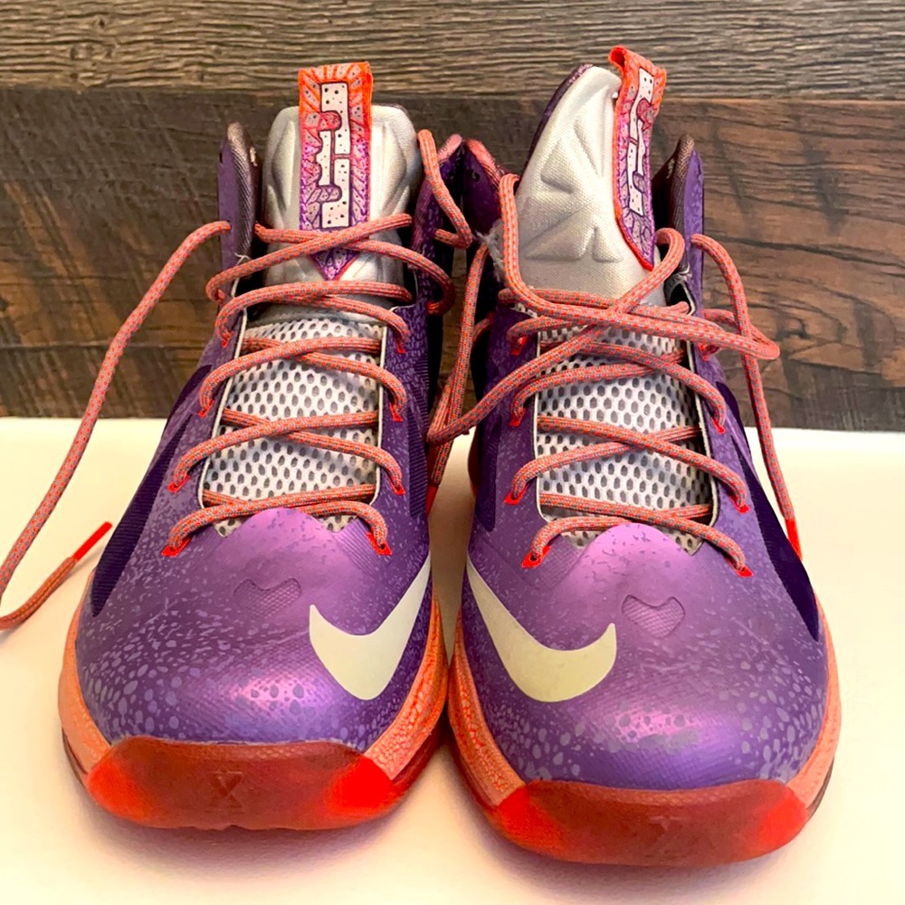 Nike

LEBRON 10 GS 'EXTRATERRESTRIAL'